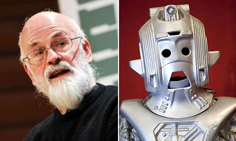 Terry Pratchett et Cyberman dans The Guardian sur Doctor Who Terry Pratchett et Cyberman dans The Guardian sur Doctor Who