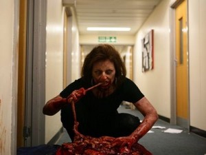 Dead Set Image tirée de la série britannique "Dead Set"