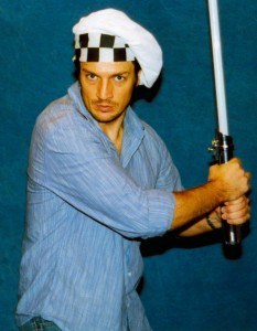 Nathan Fillion avec un sabre laser
