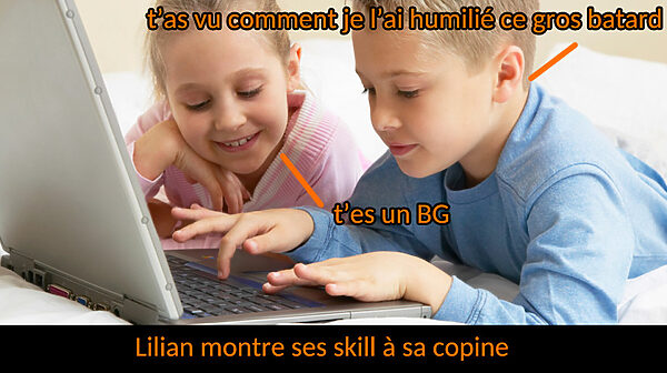 garçon et fille devant un PC