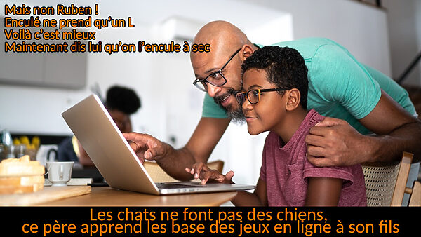 père et fils devant un PC